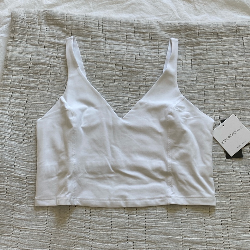 NWT Beyond Yoga Always On Cropped Tank / Bra - L